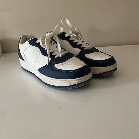 Urban Planet Shoes - Classic White and Navy Women’s Low-TopSneakers